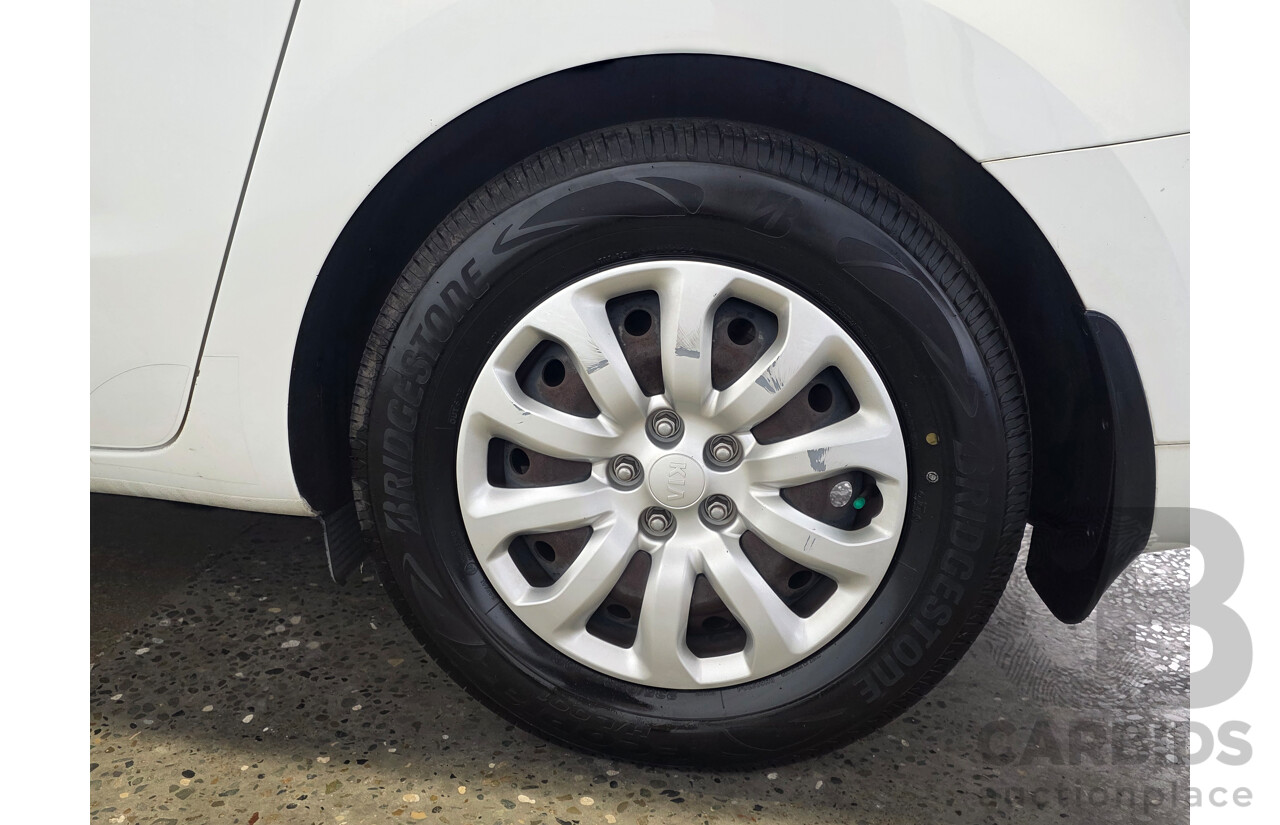 4/2016 Kia Carnival S YP MY16 Update 4d Wagon Clear White V6 3.3L