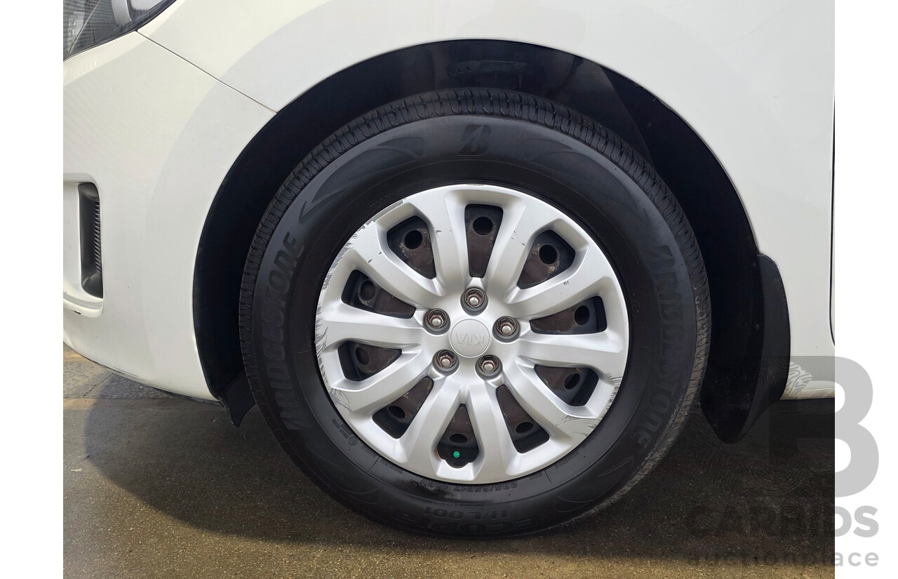 4/2016 Kia Carnival S YP MY16 Update 4d Wagon Clear White V6 3.3L