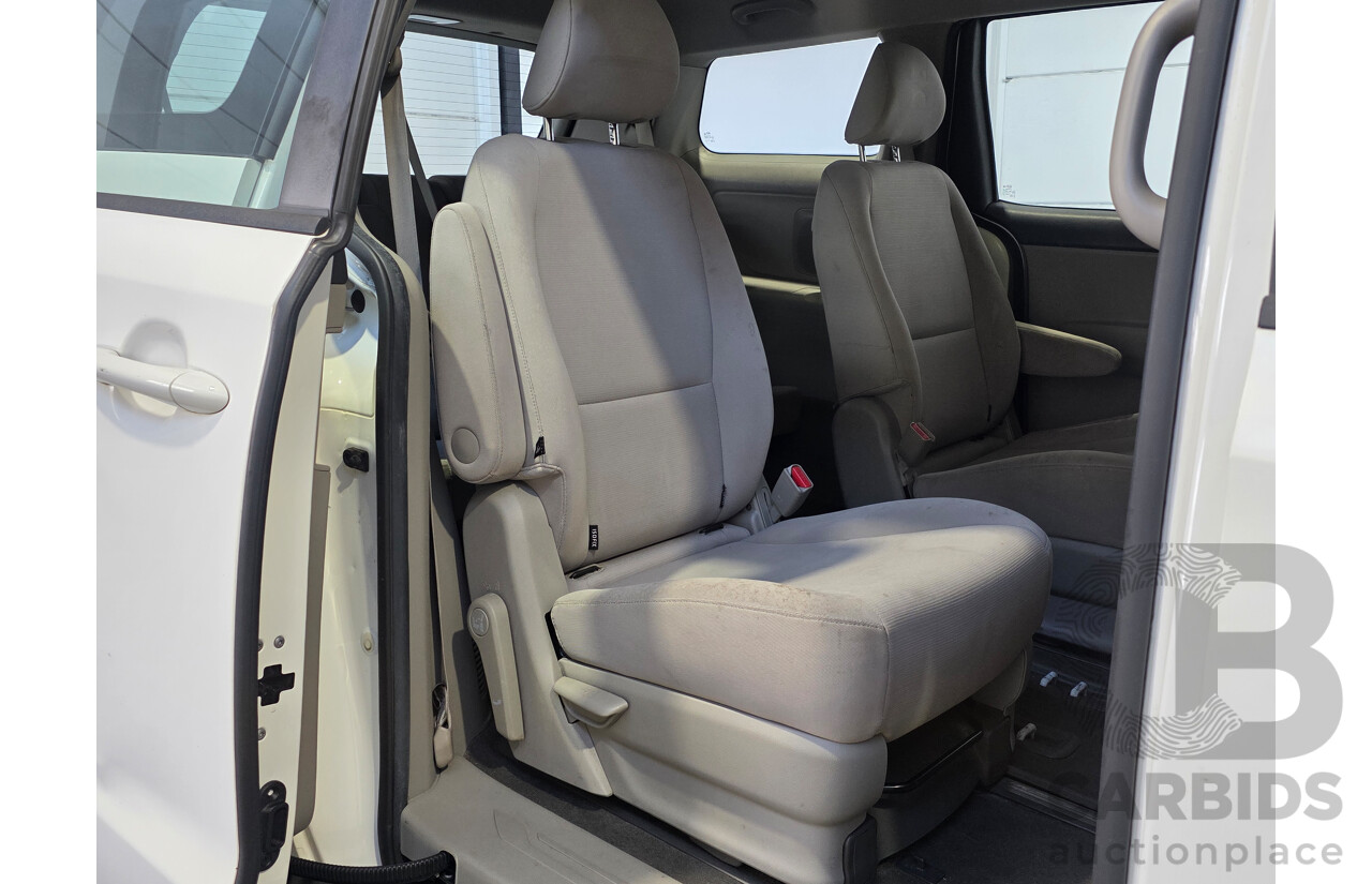 4/2016 Kia Carnival S YP MY16 Update 4d Wagon Clear White V6 3.3L