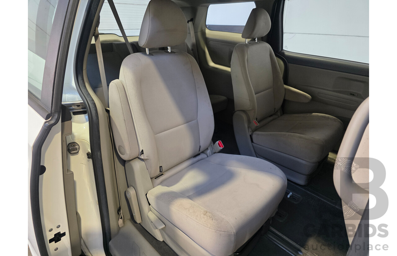 4/2016 Kia Carnival S YP MY16 Update 4d Wagon Clear White V6 3.3L