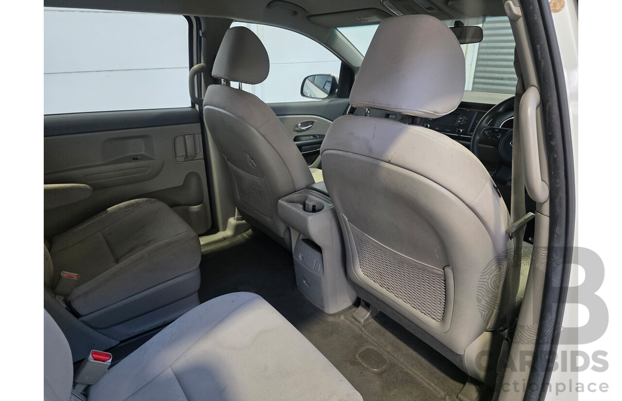 4/2016 Kia Carnival S YP MY16 Update 4d Wagon Clear White V6 3.3L