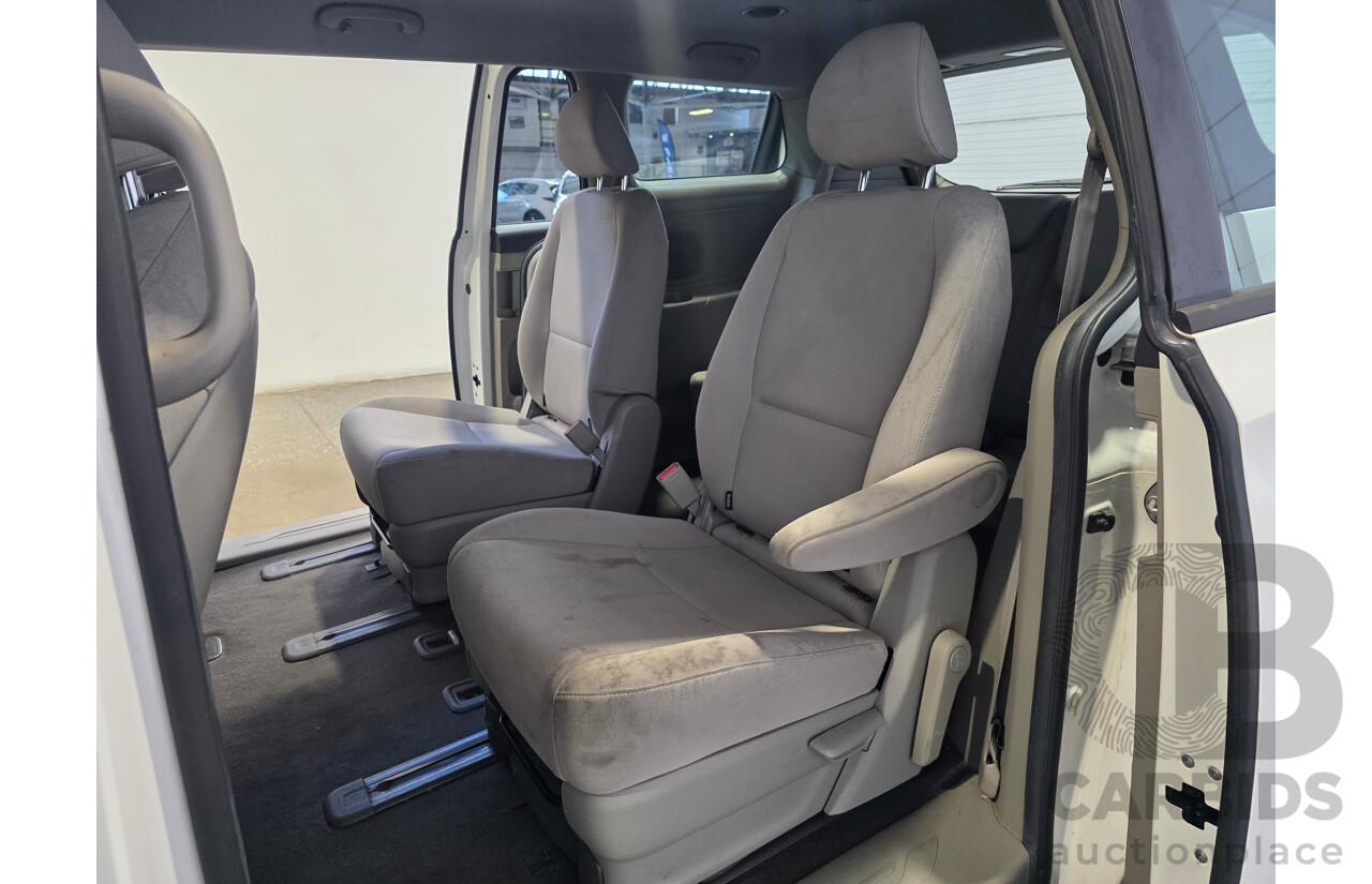 4/2016 Kia Carnival S YP MY16 Update 4d Wagon Clear White V6 3.3L