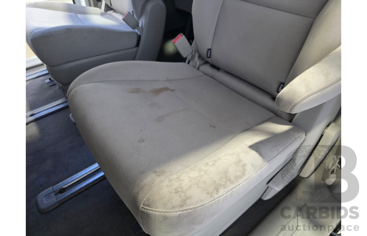 4/2016 Kia Carnival S YP MY16 Update 4d Wagon Clear White V6 3.3L