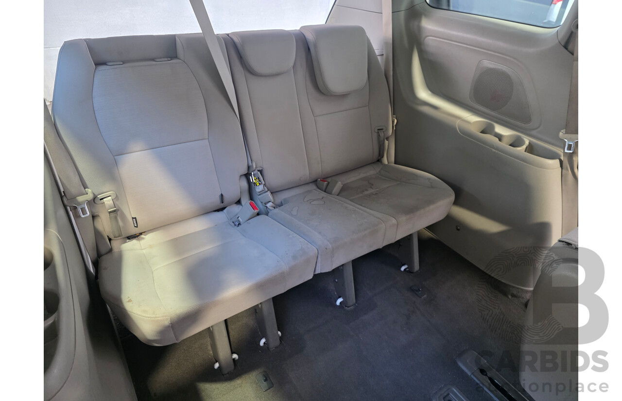 4/2016 Kia Carnival S YP MY16 Update 4d Wagon Clear White V6 3.3L