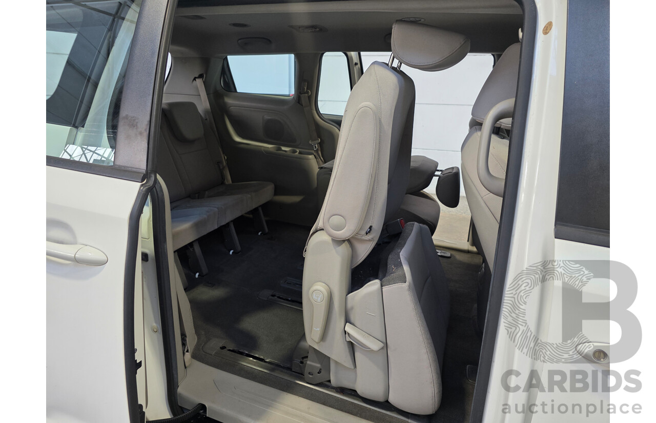 4/2016 Kia Carnival S YP MY16 Update 4d Wagon Clear White V6 3.3L