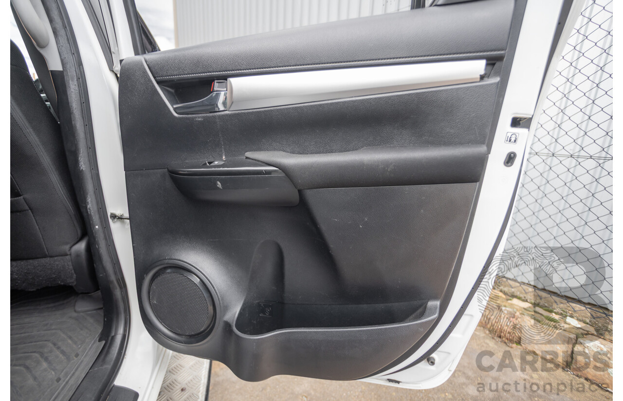 12/2017 Toyota Hilux SR5 (4x4) GUN126R Dual Cab Utility White Pearl Turbo Diesel 2.8L