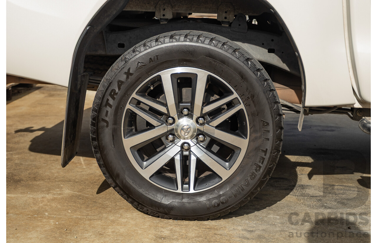 12/2017 Toyota Hilux SR5 (4x4) GUN126R Dual Cab Utility White Pearl Turbo Diesel 2.8L