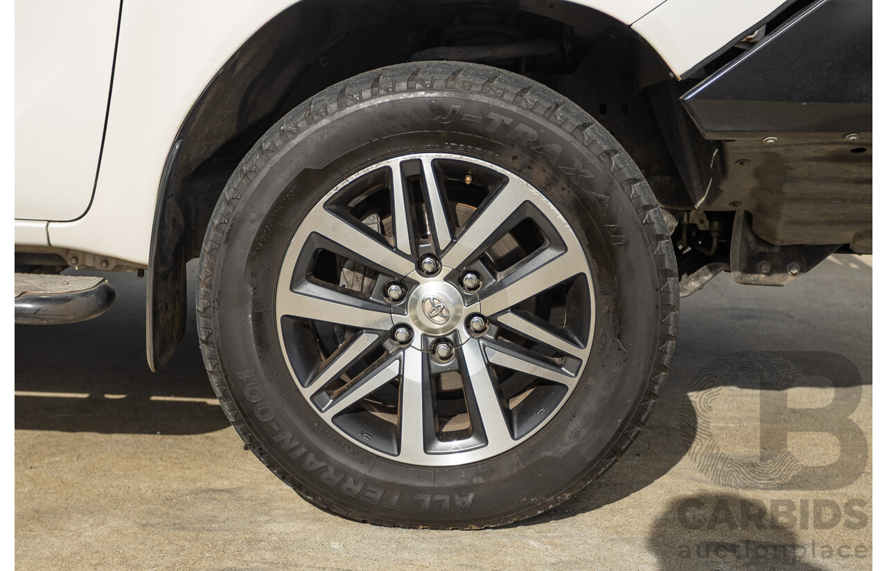 12/2017 Toyota Hilux SR5 (4x4) GUN126R Dual Cab Utility White Pearl Turbo Diesel 2.8L