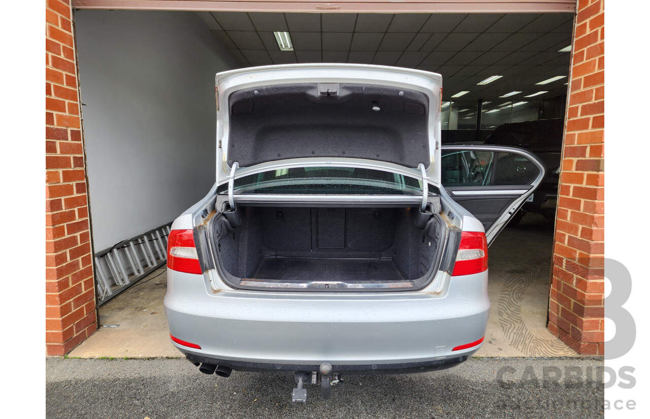 9/2015 Skoda Superb 118 TSI Ambition 3T MY15 4D sedan Silver 1.8L