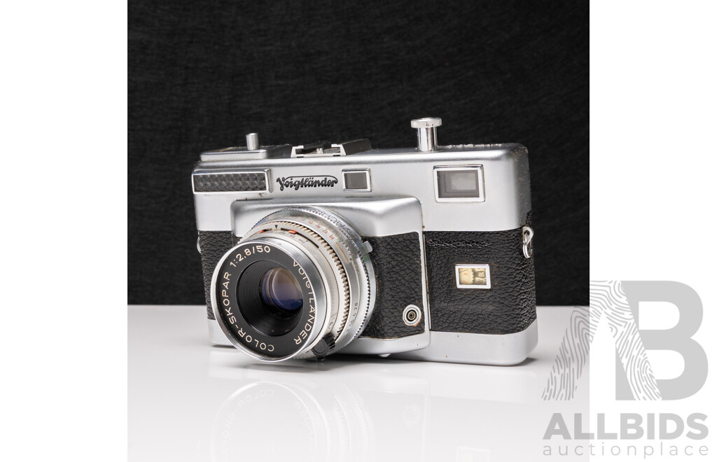 Voigtländer Vitessa T 35mm Rangefinder Camera with Color-Skopar 50mm F/2.8 Lens and Leather Case