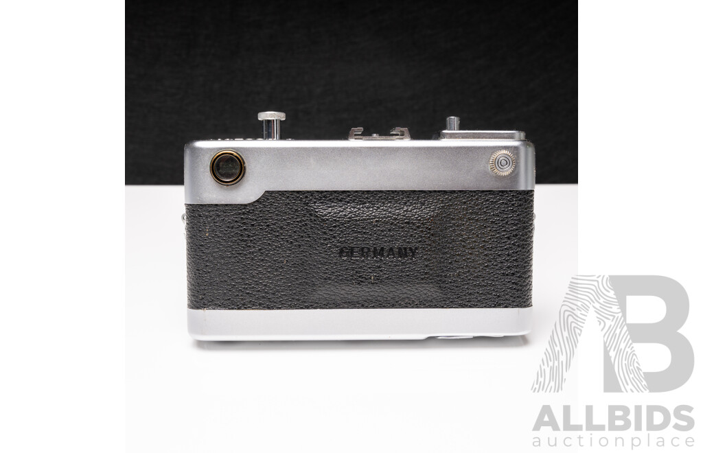 Voigtländer Vitessa T 35mm Rangefinder Camera with Color-Skopar 50mm F/2.8 Lens and Leather Case