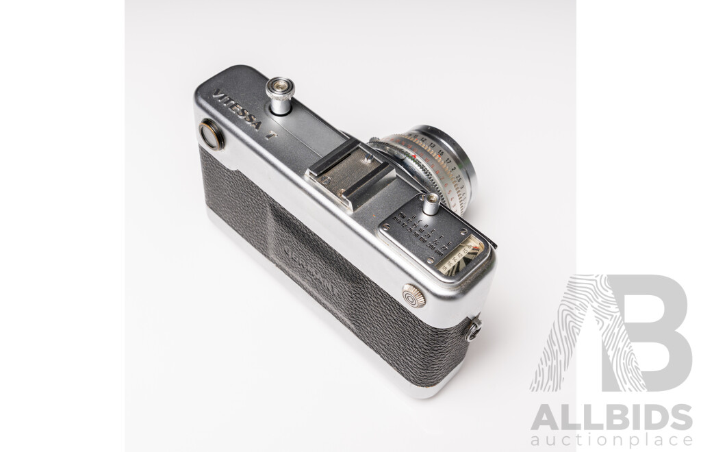 Voigtländer Vitessa T 35mm Rangefinder Camera with Color-Skopar 50mm F/2.8 Lens and Leather Case
