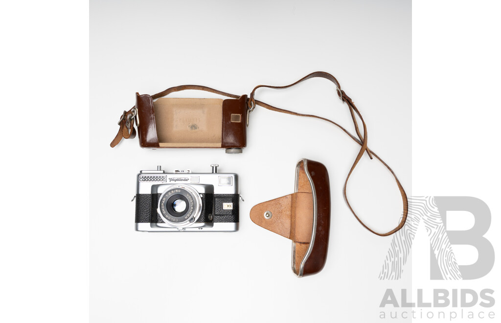 Voigtländer Vitessa T 35mm Rangefinder Camera with Color-Skopar 50mm F/2.8 Lens and Leather Case