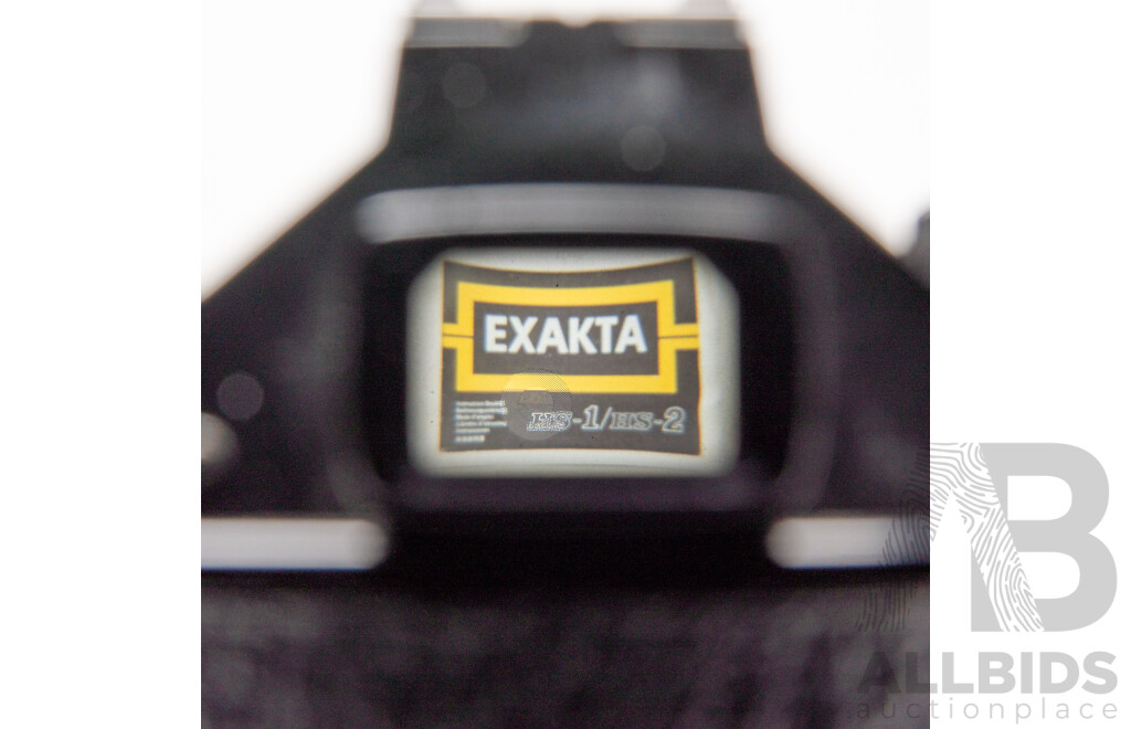 Exakta HS-2 35mm SLR Camera with Promura C.P. Hi-Lux MC 35–70mm F/3.5–4.5 Lens