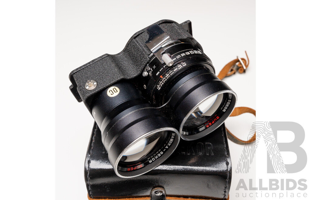 Mamiya C220 Professional TLR Camera Kit with Five Lenses, Hoods, Film and Hard Case