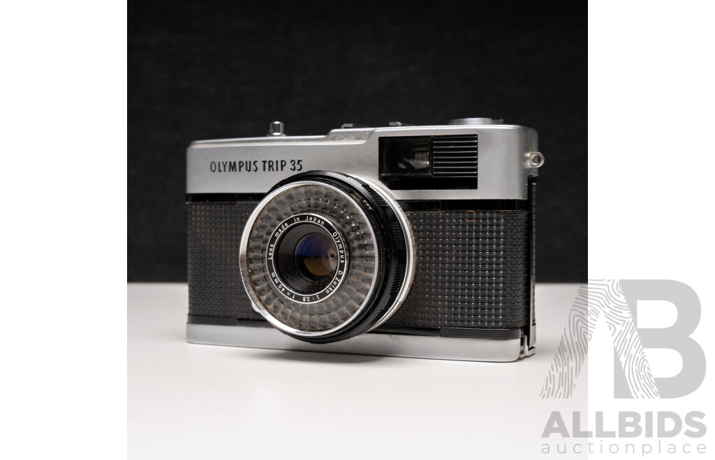 Olympus Trip 35 Compact Film Camera with Agfa Leather Case