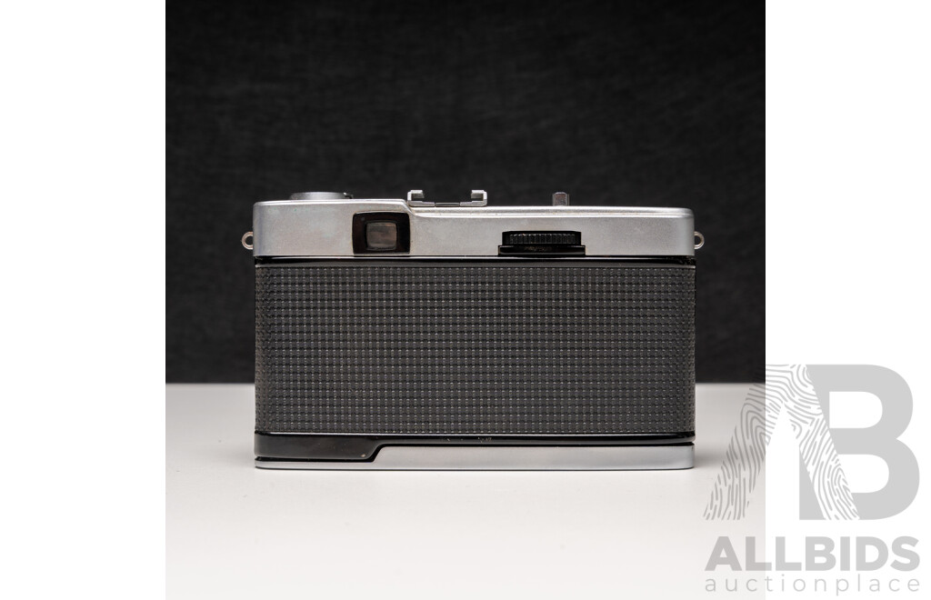Olympus Trip 35 Compact Film Camera with Agfa Leather Case