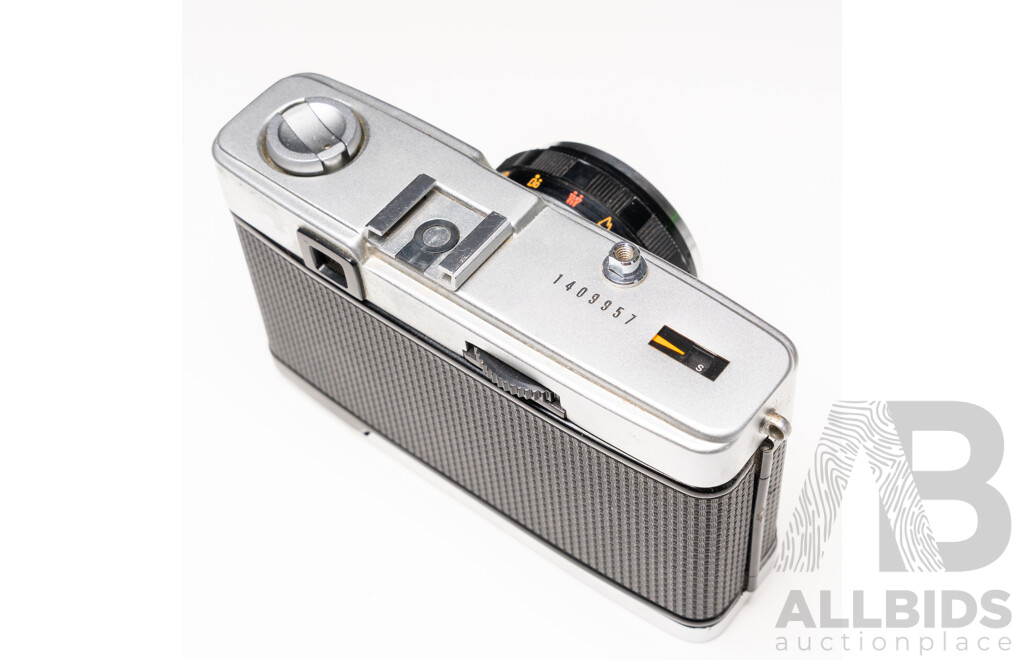 Olympus Trip 35 Compact Film Camera with Agfa Leather Case