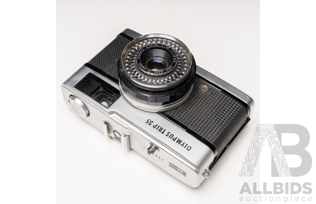 Olympus Trip 35 Compact Film Camera with Agfa Leather Case
