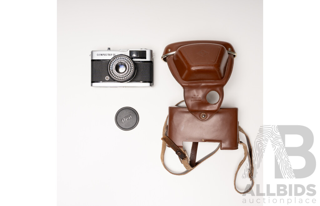 Olympus Trip 35 Compact Film Camera with Agfa Leather Case