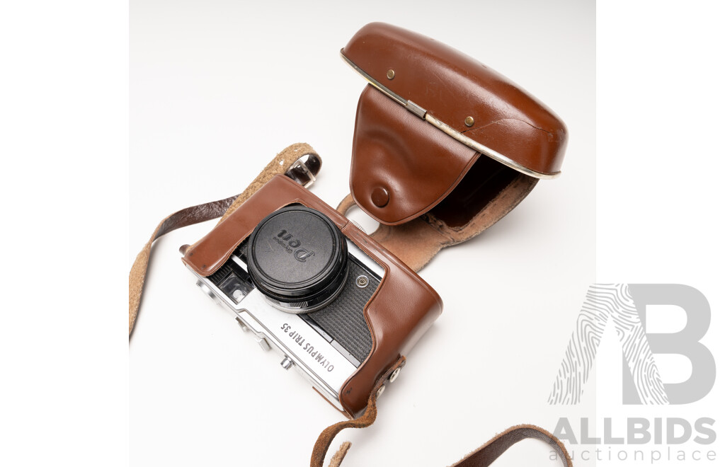 Olympus Trip 35 Compact Film Camera with Agfa Leather Case