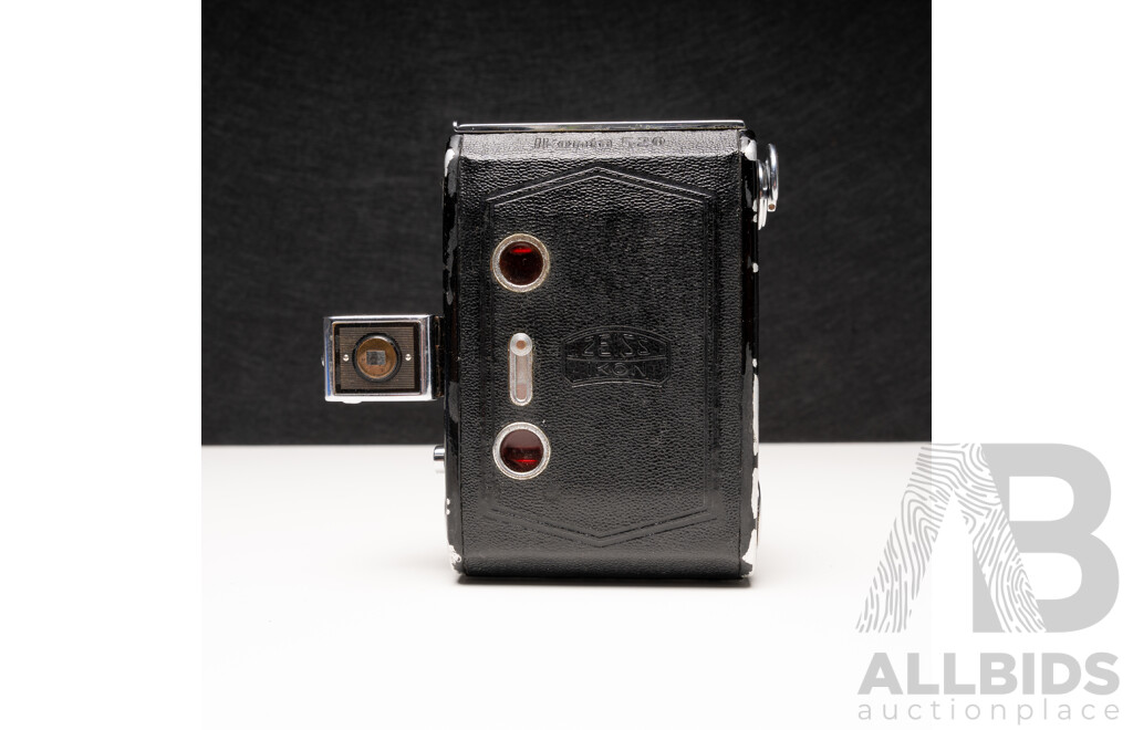 Zeiss Ikon Ikonta 520 4.5 × 6 Folding 120 Film Camera with Novar-Anastigmat 70mm F/3.5 Lens and Leather Case