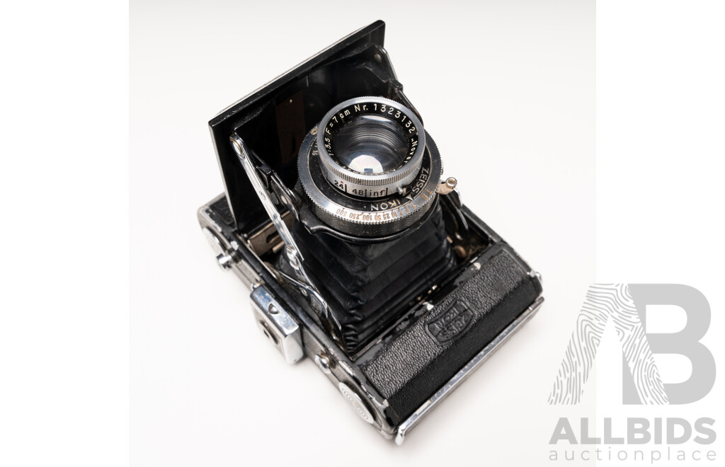 Zeiss Ikon Ikonta 520 4.5 × 6 Folding 120 Film Camera with Novar-Anastigmat 70mm F/3.5 Lens and Leather Case