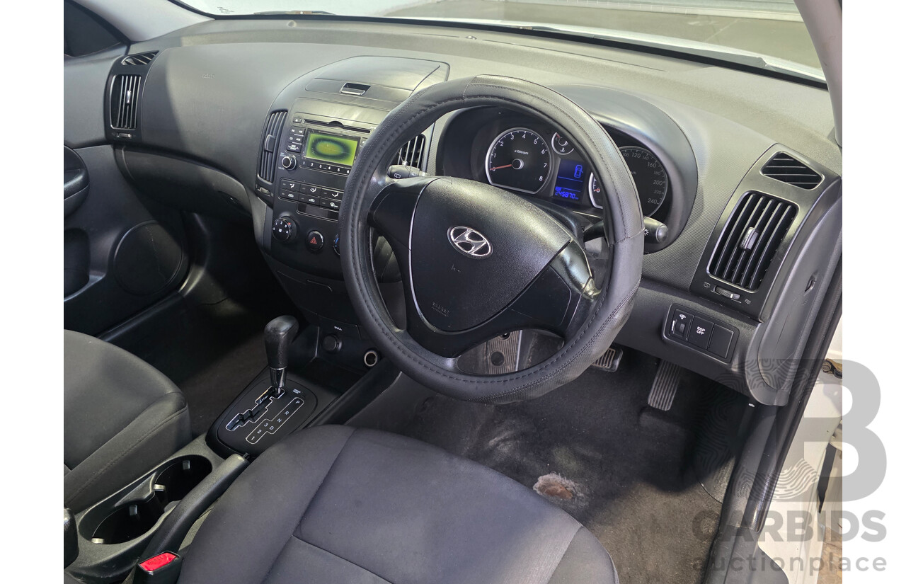 9/2009 Hyundai I30 SX FD MY09 5d Hatchback Ceramic White 2.0L