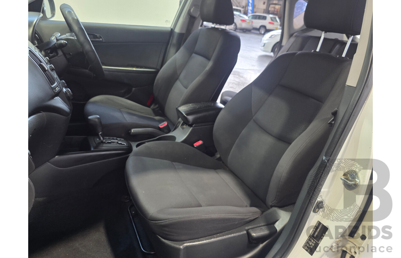 9/2009 Hyundai I30 SX FD MY09 5d Hatchback Ceramic White 2.0L