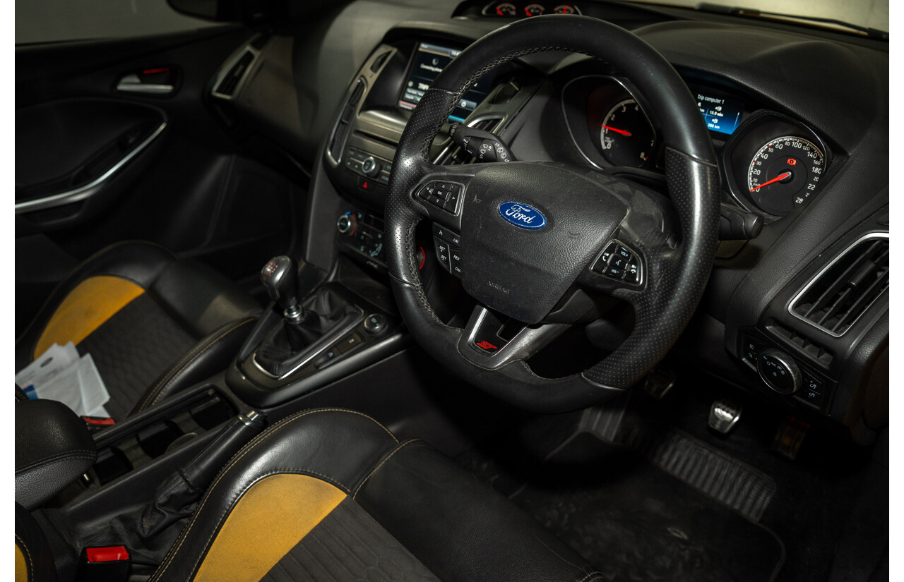 04/2015 Ford Focus ST (FWD) LZ 5D Hatchback Yellow Turbo 2.0L