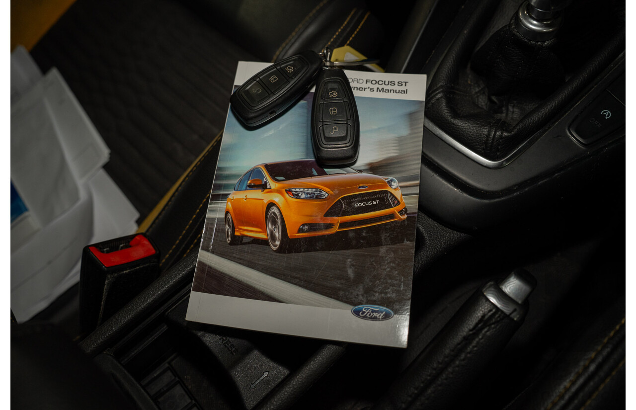 04/2015 Ford Focus ST (FWD) LZ 5D Hatchback Yellow Turbo 2.0L