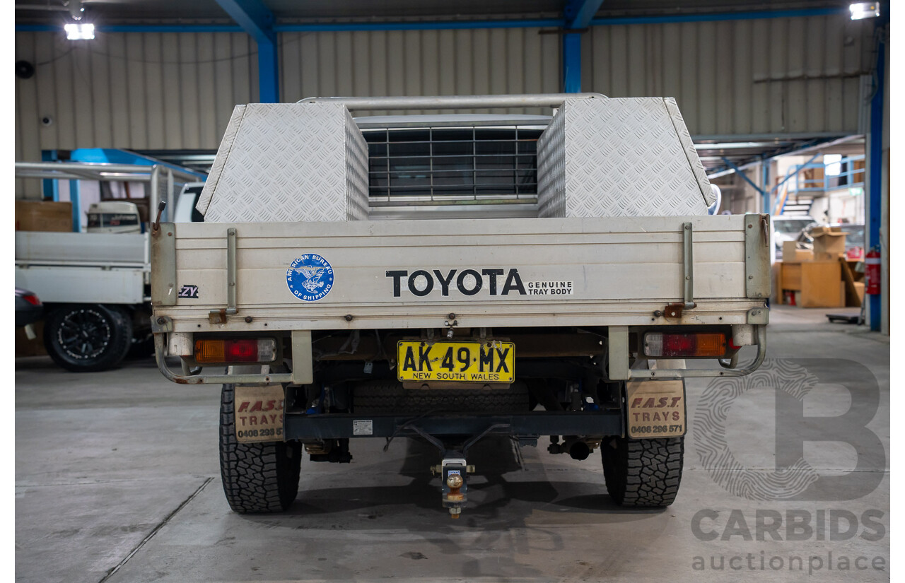 1/2006 Toyota Hilux Workmate TGN16R Dual Cab P/Up White 2.7L