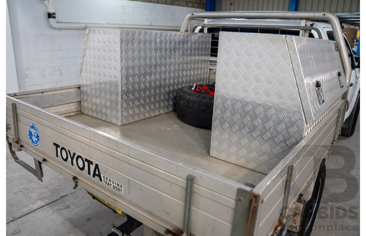 1/2006 Toyota Hilux Workmate TGN16R Dual Cab P/Up White 2.7L