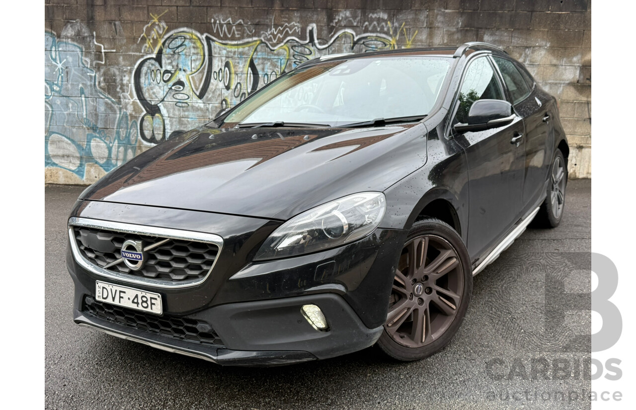 04/2016 Volvo V40 D4 LUXURY CROSS COUNTRY AWD M MY16 5D Turbo Diesel Hatchback Black 2.0L