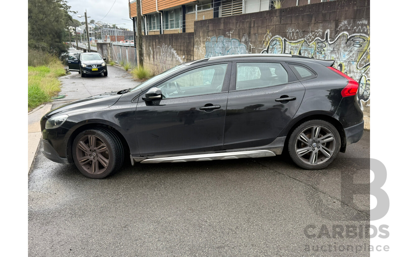 04/2016 Volvo V40 D4 LUXURY CROSS COUNTRY AWD M MY16 5D Turbo Diesel Hatchback Black 2.0L