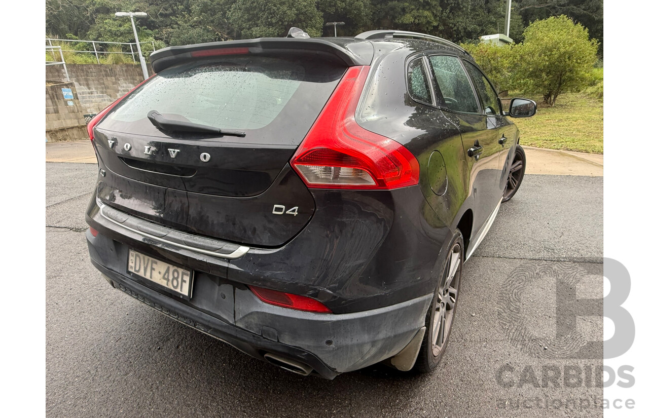 04/2016 Volvo V40 D4 LUXURY CROSS COUNTRY AWD M MY16 5D Turbo Diesel Hatchback Black 2.0L