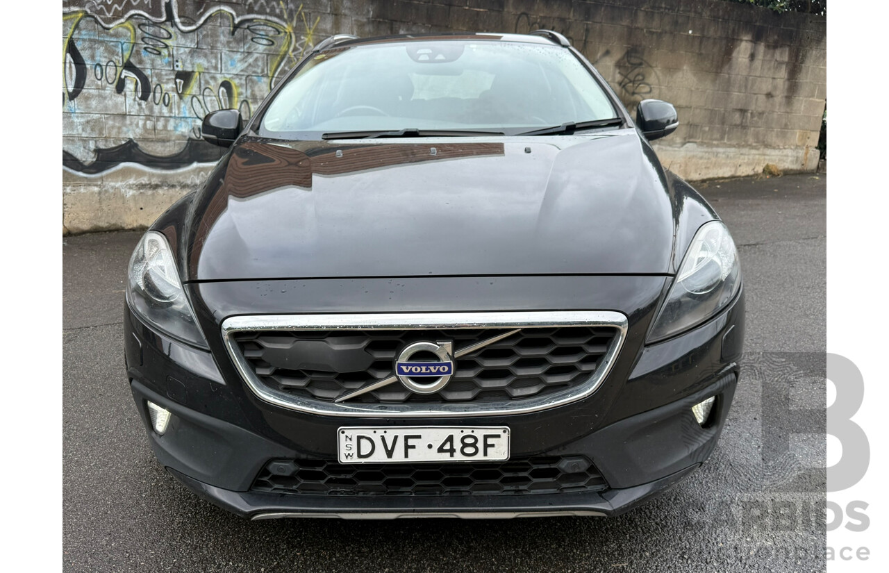 04/2016 Volvo V40 D4 LUXURY CROSS COUNTRY AWD M MY16 5D Turbo Diesel Hatchback Black 2.0L