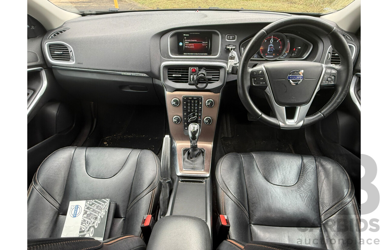 04/2016 Volvo V40 D4 LUXURY CROSS COUNTRY AWD M MY16 5D Turbo Diesel Hatchback Black 2.0L