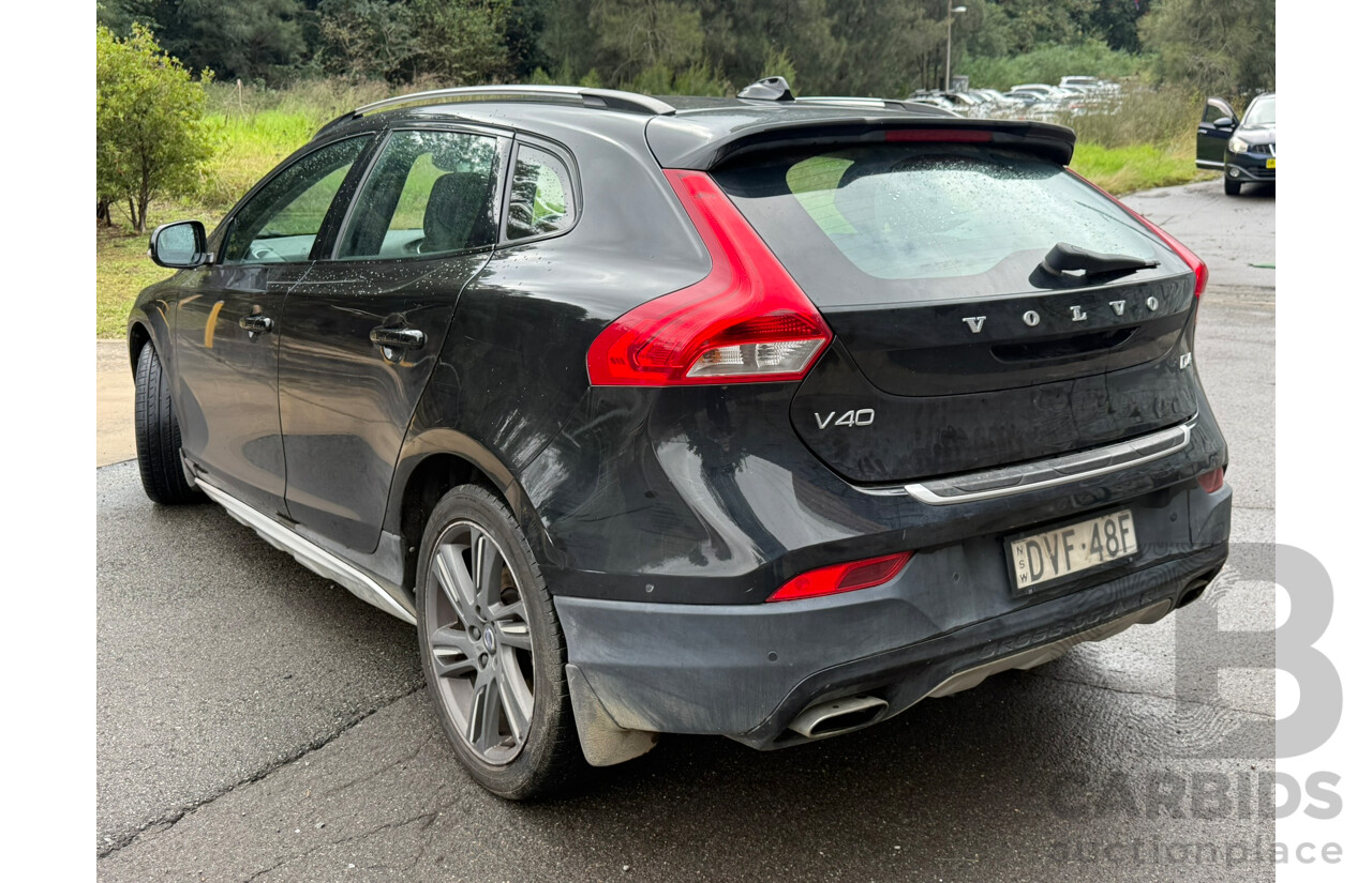 04/2016 Volvo V40 D4 LUXURY CROSS COUNTRY AWD M MY16 5D Turbo Diesel Hatchback Black 2.0L
