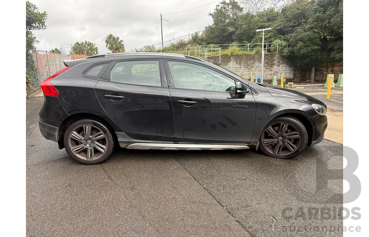 04/2016 Volvo V40 D4 LUXURY CROSS COUNTRY AWD M MY16 5D Turbo Diesel Hatchback Black 2.0L