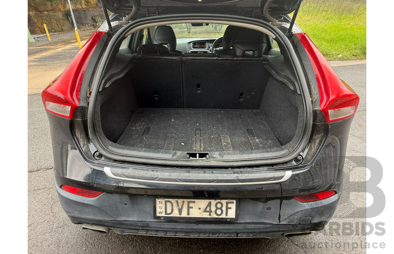 04/2016 Volvo V40 D4 LUXURY CROSS COUNTRY AWD M MY16 5D Turbo Diesel Hatchback Black 2.0L