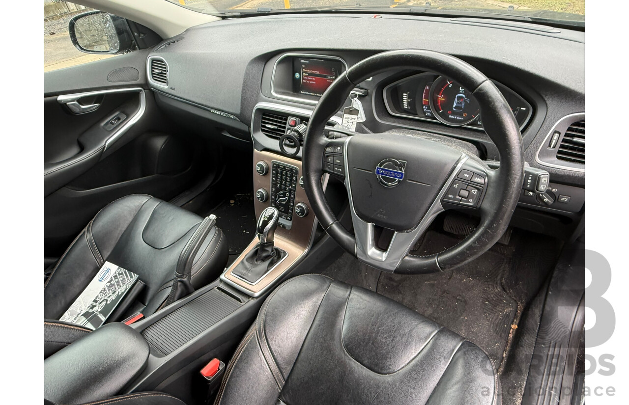 04/2016 Volvo V40 D4 LUXURY CROSS COUNTRY AWD M MY16 5D Turbo Diesel Hatchback Black 2.0L