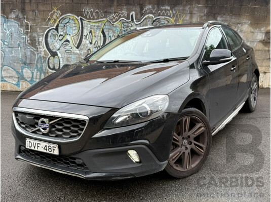 04/2016 Volvo V40 D4 LUXURY CROSS COUNTRY AWD M MY16 5D Turbo Diesel Hatchback Black 2.0L