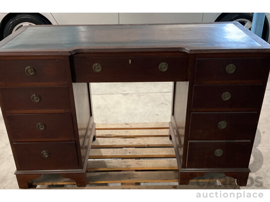 1661942 · Georgian Style Nine Drawer Breakfront Twin Pedestal Desk