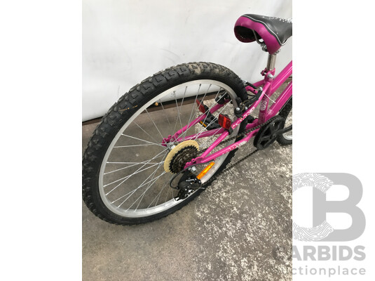 1662311 · Repco Haven 6 Speed Girls' Bike and Luminous Kids' Scooter