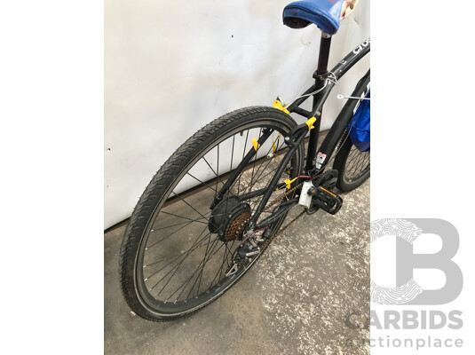 1662312 · Fuji Crosstown 8 Speed Hybrid Bike