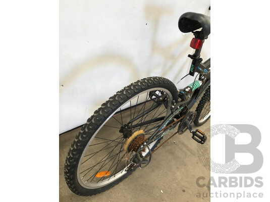 1662313 · Hyper Steed 18 Speed Hybrid Bike