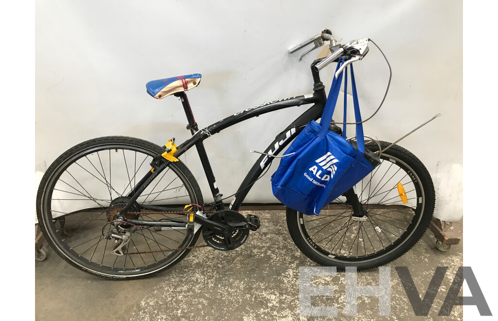 Fuji Crosstown 8 Speed Hybrid Bike