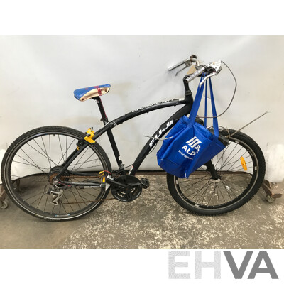 Fuji Crosstown 8 Speed Hybrid Bike