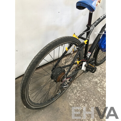 Fuji Crosstown 8 Speed Hybrid Bike